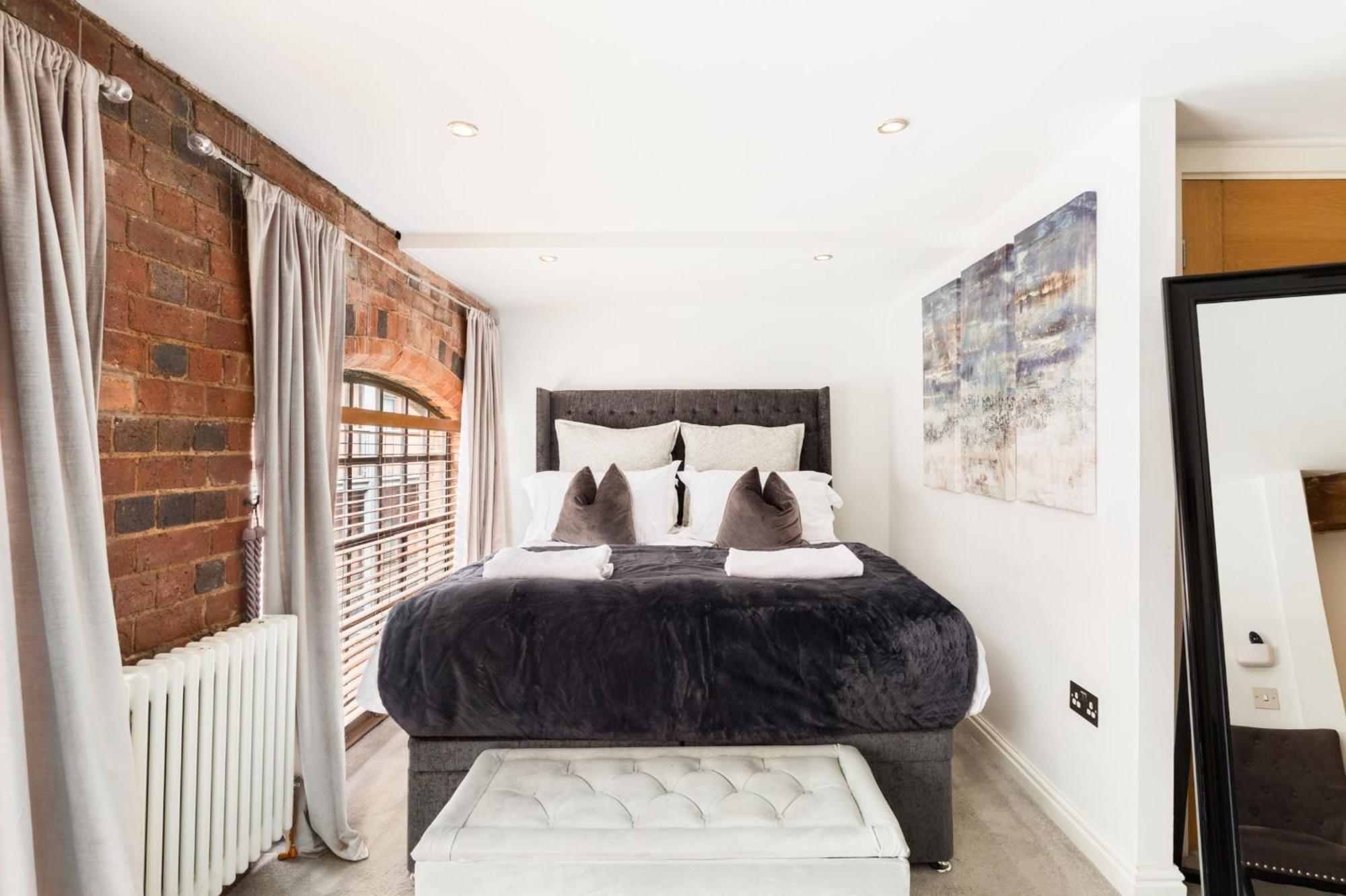 High End Luxury Townhouse In Jq, 4 Bedrooms, Flat Screen Tv In All Rooms, Free Parking, Near Birmingham City Centre Deposit Required Екстер'єр фото