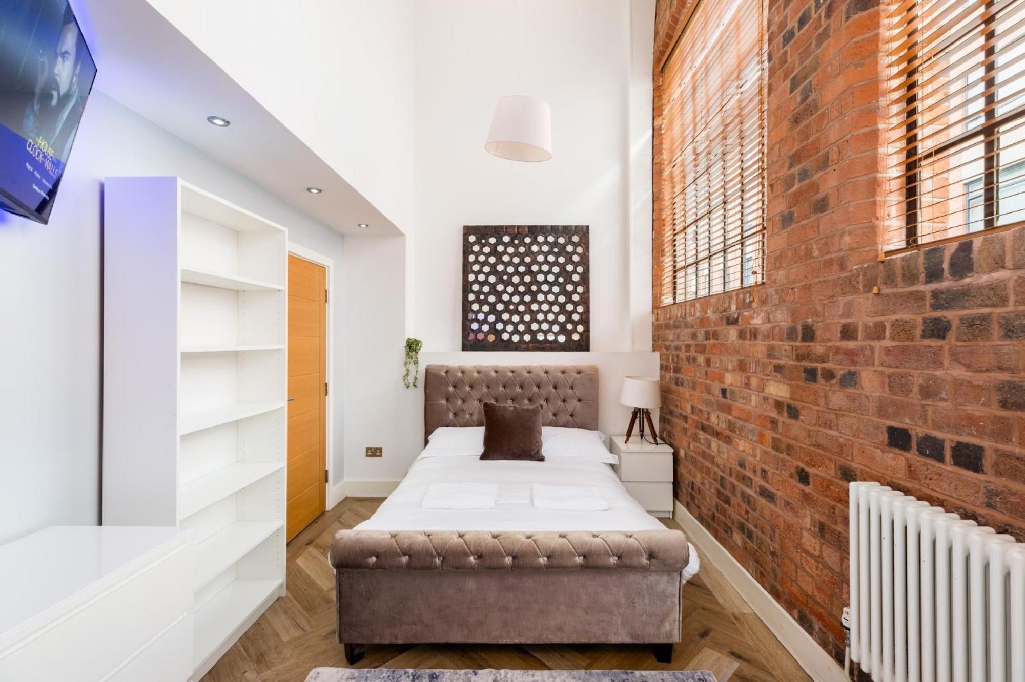 High End Luxury Townhouse In Jq, 4 Bedrooms, Flat Screen Tv In All Rooms, Free Parking, Near Birmingham City Centre Deposit Required Екстер'єр фото
