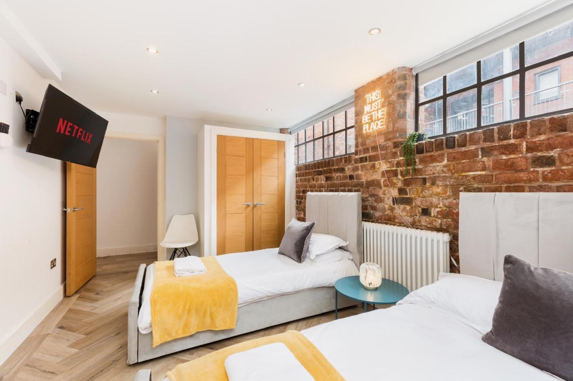 High End Luxury Townhouse In Jq, 4 Bedrooms, Flat Screen Tv In All Rooms, Free Parking, Near Birmingham City Centre Deposit Required Екстер'єр фото