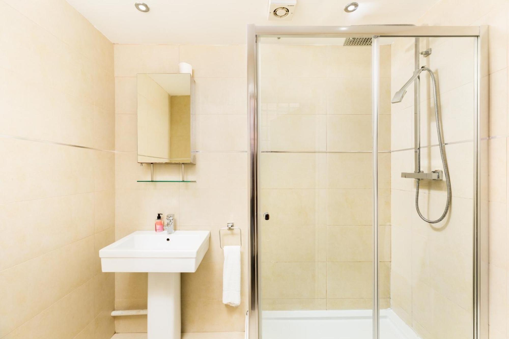 High End Luxury Townhouse In Jq, 4 Bedrooms, Flat Screen Tv In All Rooms, Free Parking, Near Birmingham City Centre Deposit Required Екстер'єр фото