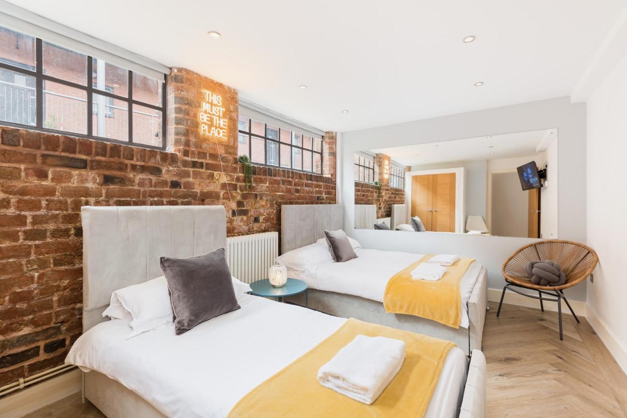 High End Luxury Townhouse In Jq, 4 Bedrooms, Flat Screen Tv In All Rooms, Free Parking, Near Birmingham City Centre Deposit Required Екстер'єр фото