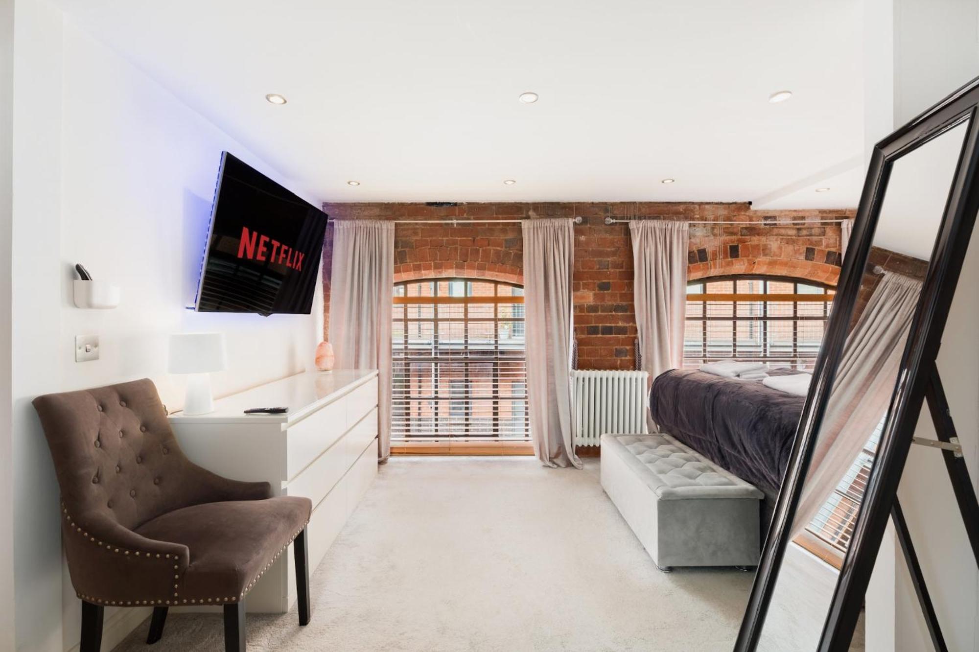 High End Luxury Townhouse In Jq, 4 Bedrooms, Flat Screen Tv In All Rooms, Free Parking, Near Birmingham City Centre Deposit Required Екстер'єр фото