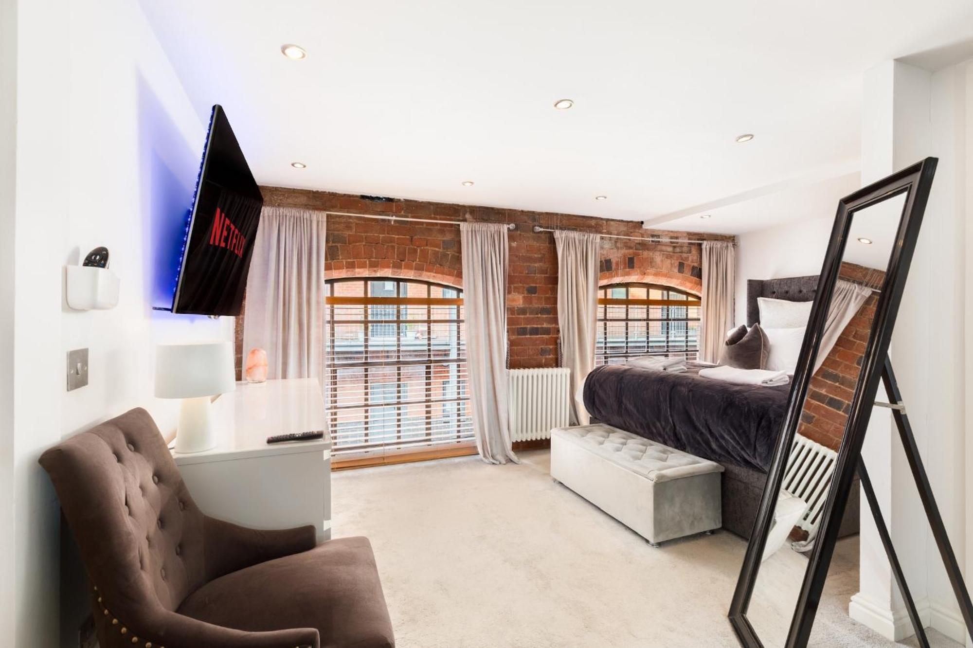 High End Luxury Townhouse In Jq, 4 Bedrooms, Flat Screen Tv In All Rooms, Free Parking, Near Birmingham City Centre Deposit Required Екстер'єр фото